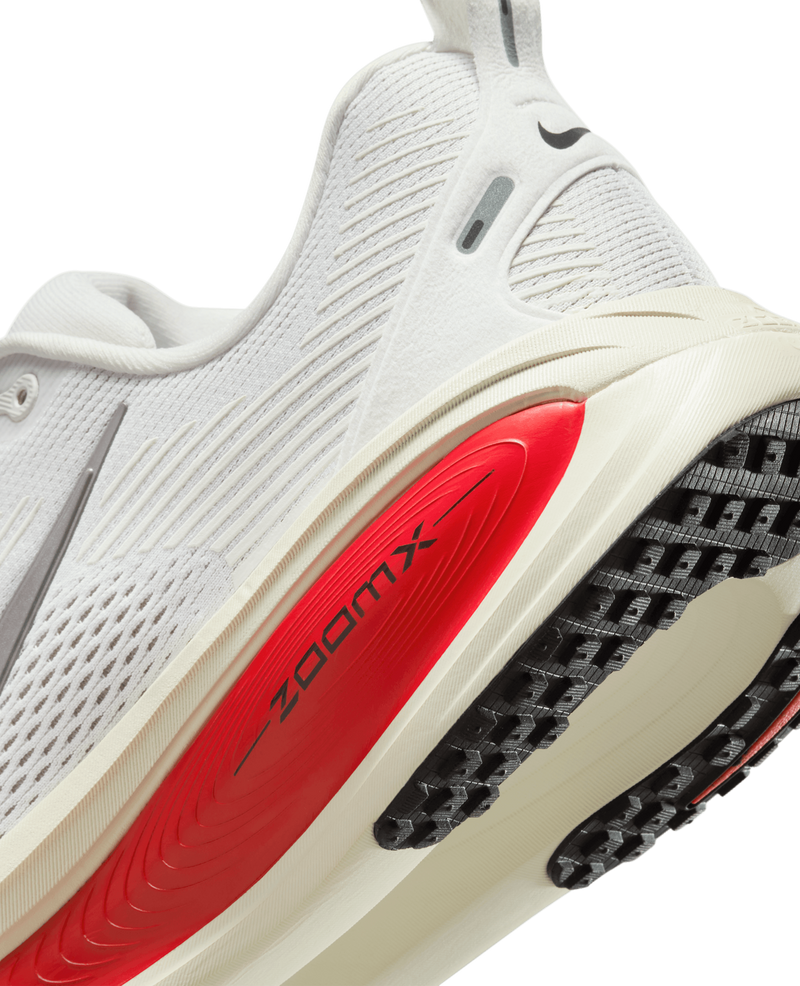 Nike Vomero 18 (Platinum Tint/MTLC Pewter-Siren Red)